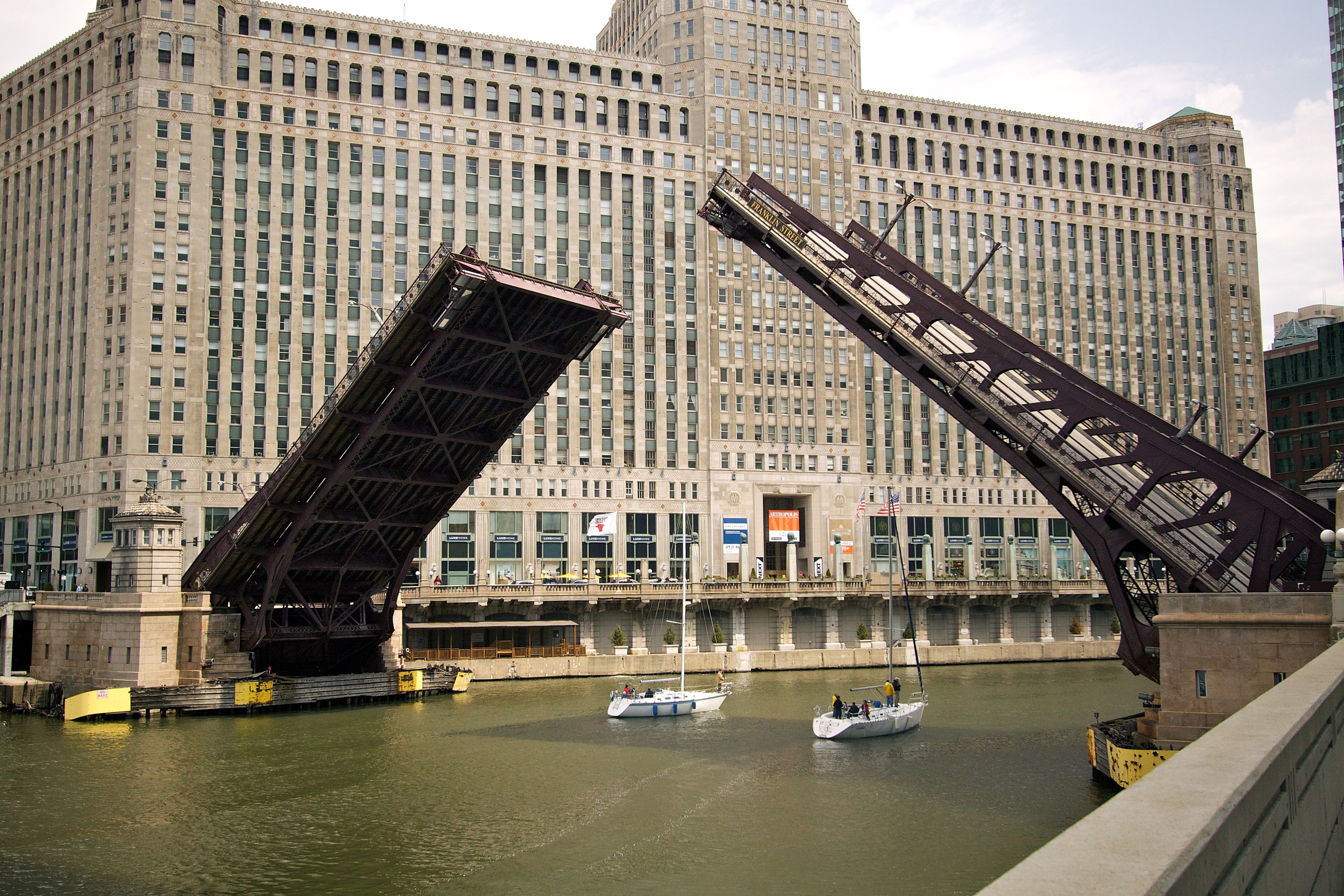 Franklin-Orleans Street Bridge, Chicago, Illinois, US
