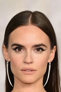 Ema Horvath as Eärien in Season 1 (09/2022)