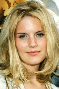 Maggie Grace as April Havens in Knight and Day (06/2010)