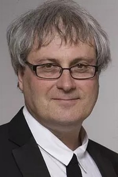 Simon Curtis profile image