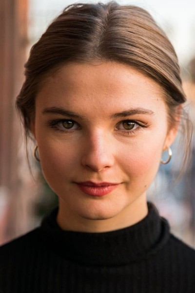 Stefanie Scott profile image