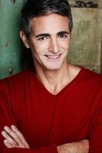 Juan José Arjona as Pablo Flores in Season 1 (02/2011)