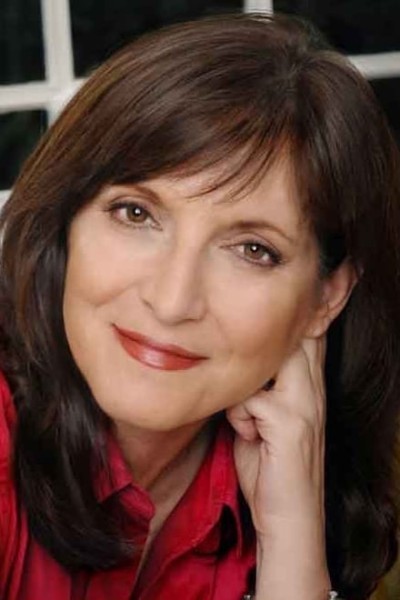 Julie Hewett profile image