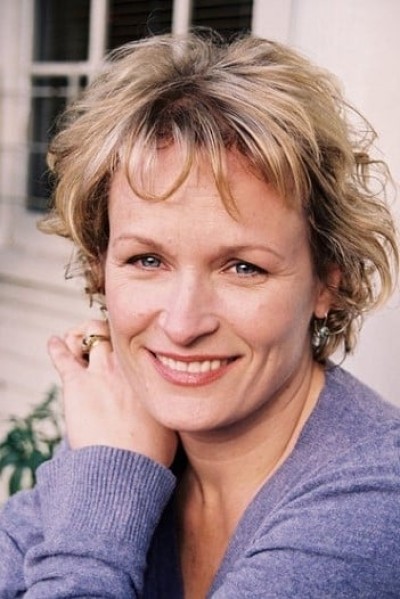 Elizabeth Dennehy profile image