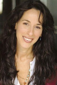 Maggie Wheeler as Brown Hen / Fluffy Hen (voice) in Dr. Dolittle 3 (04/2006)