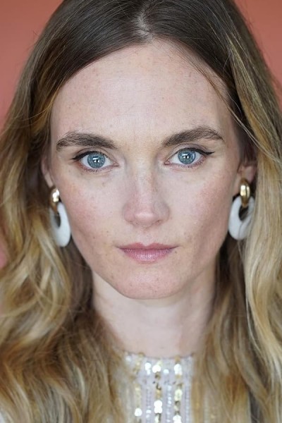 Karina Wolfe profile image