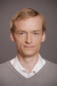 Kaspar Velberg as Police Operator in Tenet (08/2020)