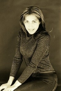 Thelma Gutiérrez as Bartender (uncredited) in The Birdcage (03/1996)