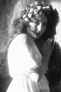 Jean Acker as Townswoman (uncredited) in It's a Wonderful Life (12/1946)