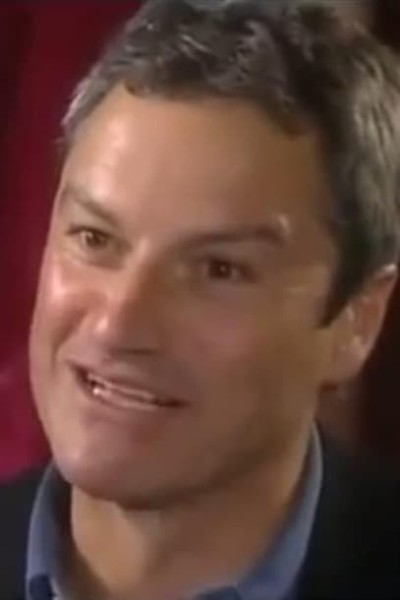 Gavin Esler profile image