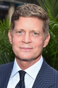 Robert Simonds as Executive Producer in The Gentlemen (01/2020)