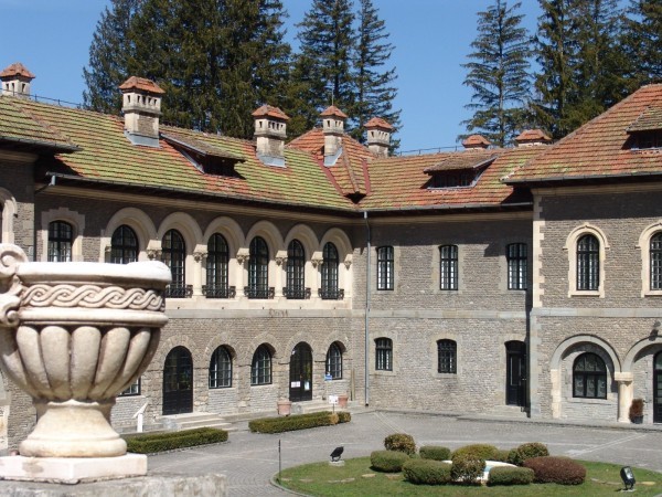 Cantacuzino courtyard in real life