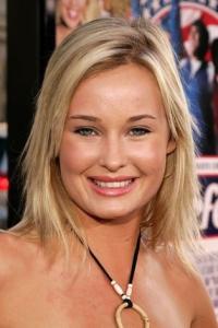 Amber Hay as Cocktail Waitress (uncredited) in Ocean's Thirteen (06/2007)