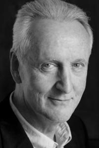Hugh Fraser as Captain Arthur Hastings in Season 8 (04/2001)