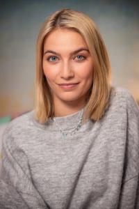 Tinne Oltmans as Lisa Calmyn in Season 4 (09/2022)