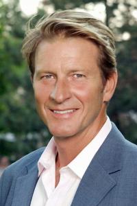 Brett Cullen as Robert in Monte Carlo (07/2011)