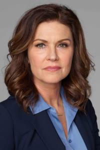 Wendy Crewson as Laura Miller in The Santa Clause 2 (09/2002)