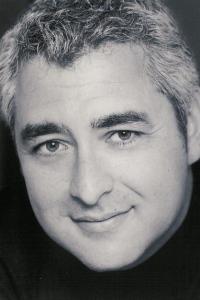 Steven Weisz as Stunned Pedestrian (uncredited) in Enchanted (11/2007)