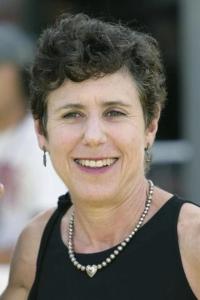 Julie Kavner as Female Pigeon (voice) in Doctor Dolittle (06/1998)
