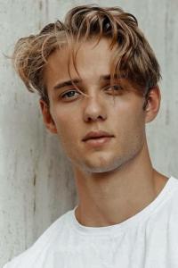 Edouard Philipponnat as Harry (uncredited) in What Happened to Monday (08/2017)
