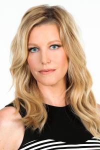 Anna Gunn as Skyler White in Season 1 (01/2008)