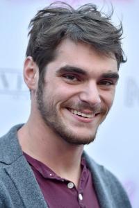 RJ Mitte as Walter White Jr. in Season 1 (01/2008)