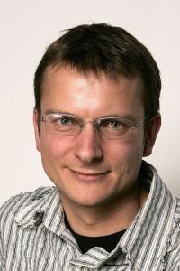 Phil Hunt as Executive Producer in Last Looks (01/2022)