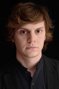 Evan Peters as Jeffrey Dahmer in DAHMER - Monster: The Jeffrey Dahmer Story (09/2022)