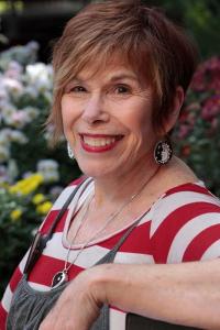 Mona Marshall as Additional Voices (voice) in Hotel Transylvania 3: Summer Vacation (06/2018)