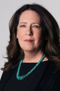 Ann Dowd as Dr. Platt in Marley & Me (12/2008)