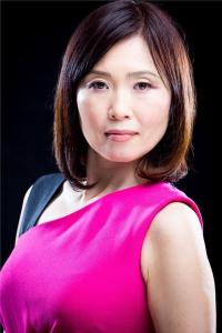 Yumiko Hanasaka as Business Woman (uncredited) in Jason Bourne (07/2016)