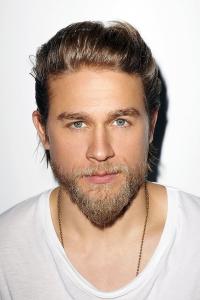 Charlie Hunnam as Ray in The Gentlemen (01/2020)