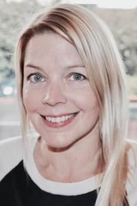Karen Disher as Mother Bird (voice) in Rio (04/2011)