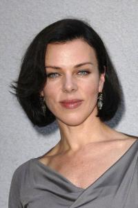 Debi Mazar as Young Professional Woman in Collateral (08/2004)