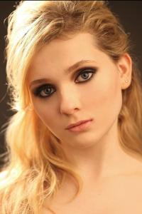 Abigail Breslin as Parade Girl Carolina in The Princess Diaries 2: Royal Engagement (08/2004)