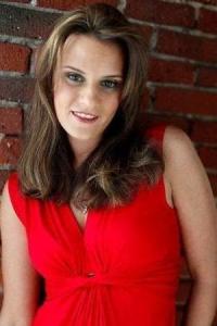 Sari Gagnon as Mall Shopper (uncredited) in Paul Blart: Mall Cop (01/2009)