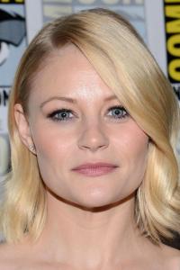 Emilie de Ravin as Claire Littleton in Lost (09/2004)
