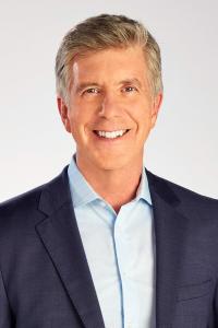 Tom Bergeron as TV News Reporter (uncredited) in Gremlins (06/1984)
