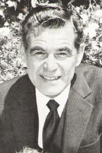 Bob Harks as Townsman (uncredited) in Gremlins (06/1984)