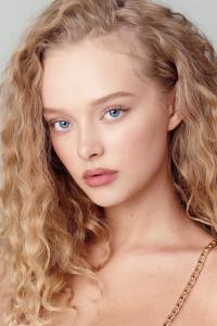 Amiah Miller as Nova in War for the Planet of the Apes (07/2017)