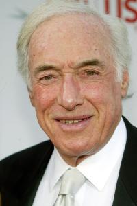 Bud Yorkin as Presenter in Blade Runner (06/1982)