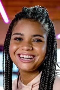Naomi Stynen as Amal Goossens in Season 4 (09/2022)
