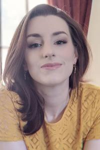Chelsea Rebecca as Film Fails Host in Scream (01/2022)