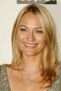 Sarah Wynter as Kate Warner in Season 2 (10/2002)