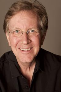 Robert Clotworthy as Opening Narrator (voice) in Red Notice (11/2021)