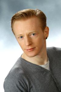 Mike Möller as Thug (uncredited) in Gunpowder Milkshake (07/2021)