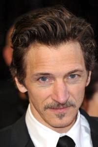 John Hawkes as Dustin Powers in Season 1 (02/2009)