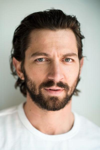 Michiel Huisman profile image