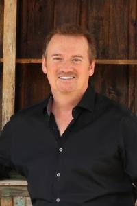 Clive Pearse as Ogre Hunter (voice) in Shrek (05/2001)
