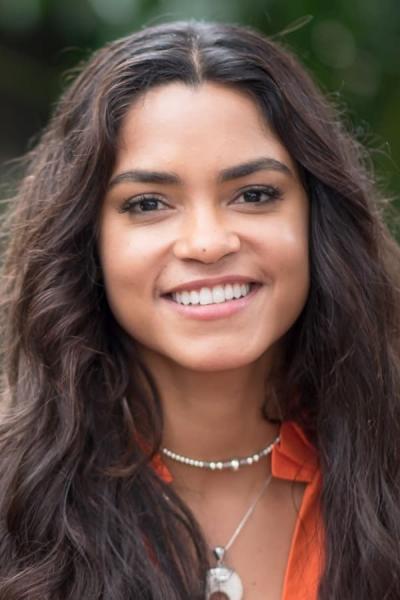 Lucy Alves profile image